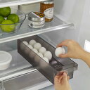 冷蔵庫の奥まで無駄なく使える奥行がワイドな冷蔵庫中収納ケースシリーズで並べて冷蔵庫の中をスッキリ整頓！冷蔵庫の奥まで無駄なく使える14個用卵ケース。積み重ねて収納できるからスペースを有効活用できます。冷蔵庫中卵ケース 積み重ねて収納できるからスペースを有効活用。※商品を2個使用しています。冷蔵庫の奥まで無駄なく使える14個用卵ケース。積み重ねて収納できるからスペースを有効活用できます。ハンドルが付いているので、取り出しやすい。卵トレーは分解して洗えるのて衛生的です。サイズ：約37.5×11×8.2cm材質：本体・卵トレー/PS樹脂耐熱：80℃耐冷：−40℃対応サイズ：奥行約35cm以上の冷蔵庫内の棚備考：■収納可能数　卵(M・L)14個梱包資材：ラベル生産国：中国この商品を見ている人は、こちらも チェックされています ↓