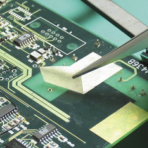 ■【3個までメール便で発送可能】[ステンレス製ピンセット]【狭所作業や細かいチップパーツの保持に最適！】（株）エンジニア ENGINEER 鉄腕ピンセット 先平タイプ 1本【355-8525】【代引不可】