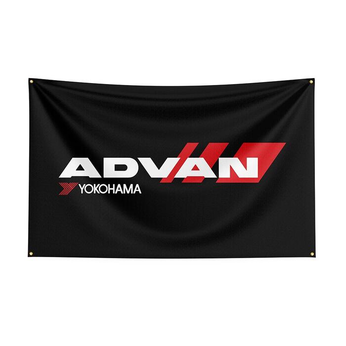Rakuten - ガレージ系 特大フラッグ 「ヨコハマ・アドバンブラック」サイズ約150cm×90cm タペストリー 片面プリント ポリエステル素材 ハトメ付き 部屋の壁や店舗装飾に 秘密基地 男前インテリアにも◎