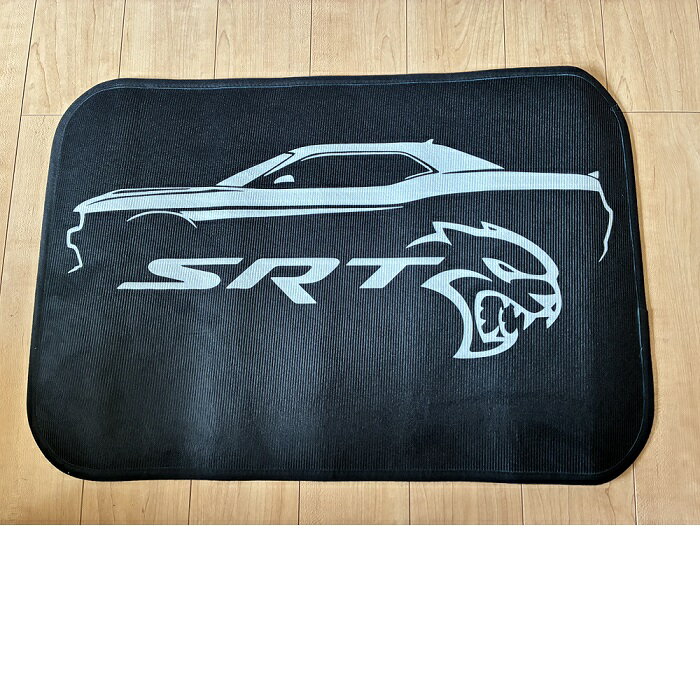 玄関・ガレージマット「クライスラー・SRTフォト」約60cm×40cm　表面は肌触りの良い素材　裏面はノンスリップ加工