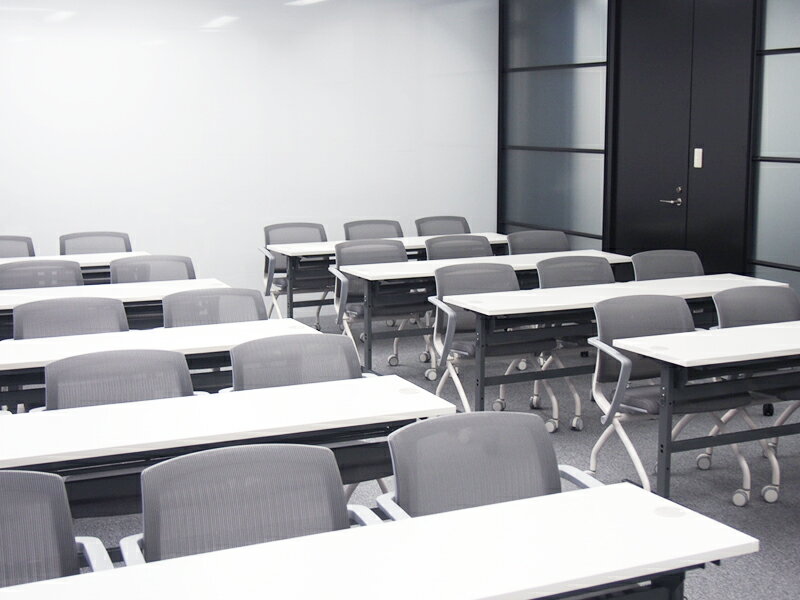 配線機能付きフォールディングテーブルII W1800×D450 ホワイト SHFTL-1845WH 折りたたみテーブル 研修用 教室用 学習机 会議用 講義用【事業所様お届け 限定商品】 [2]