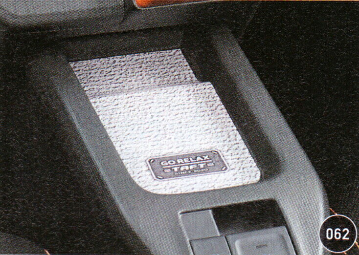 【マイカー割最大P5倍+2/4 20時-2/11 23:59自社P3倍】DAIHATSU ダイハツ 純正 アクセサリー パーツ TAFT タフト トレイマット(センターコンソール用)(リラックス) 08259-K2008 LA900S LA910S オプション