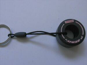 PIRELLI　タイヤキーリング　ピンク