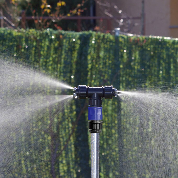 水遊び スプリンクラーで大はしゃぎ 保育 プールを出さずに本格的な水遊び こどもっと 子育て 保育のための手遊び 体操共有サイト