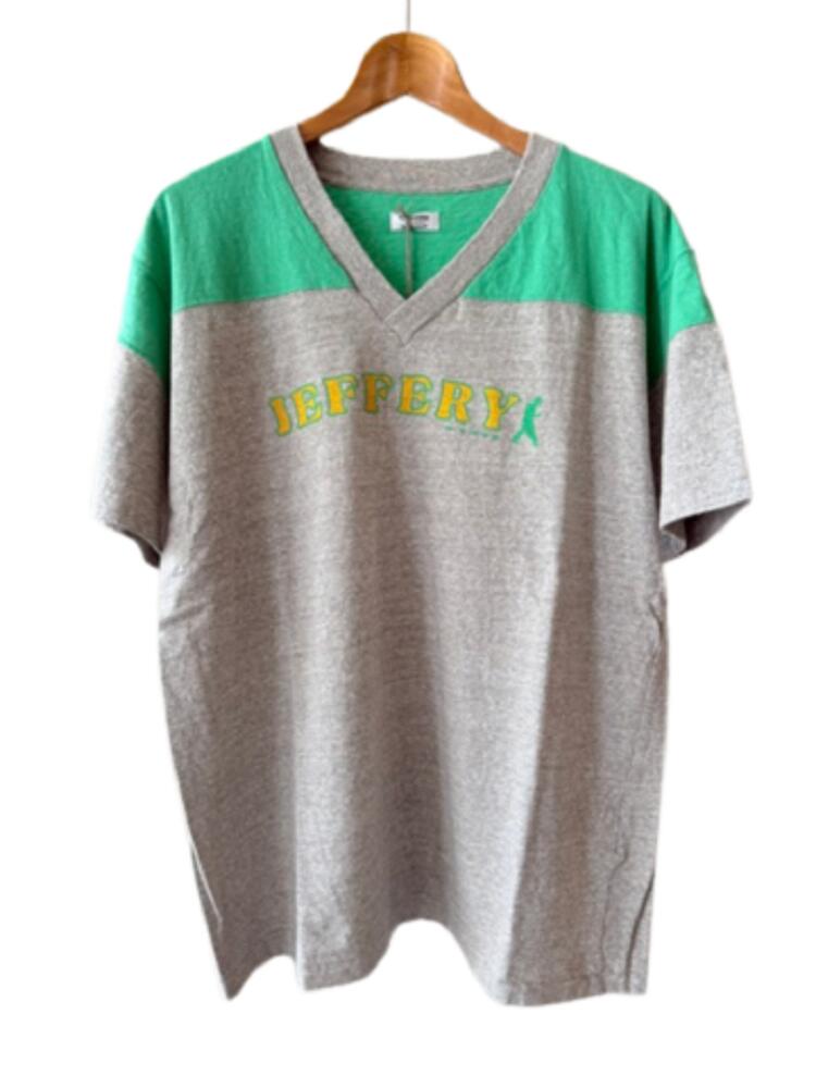 26ss_MAATEE&SONS / マーティーアンドサンズ V NECK PRINT TEE