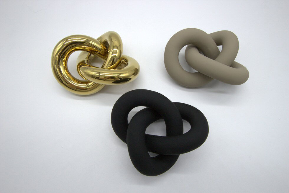 【閉店SALE！感謝のお値引きクーポン発券中】Cooee Design / クーイーデザイン KNOT TABLE S ノットテーブル Sサイズゴールド/ブラック/サンド　北欧 スウェーデン おしゃれ 金属