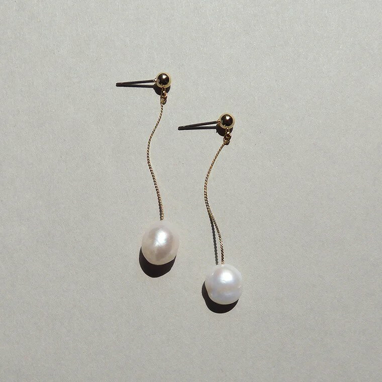 ツートンパール ピアス：ISS（イズ）