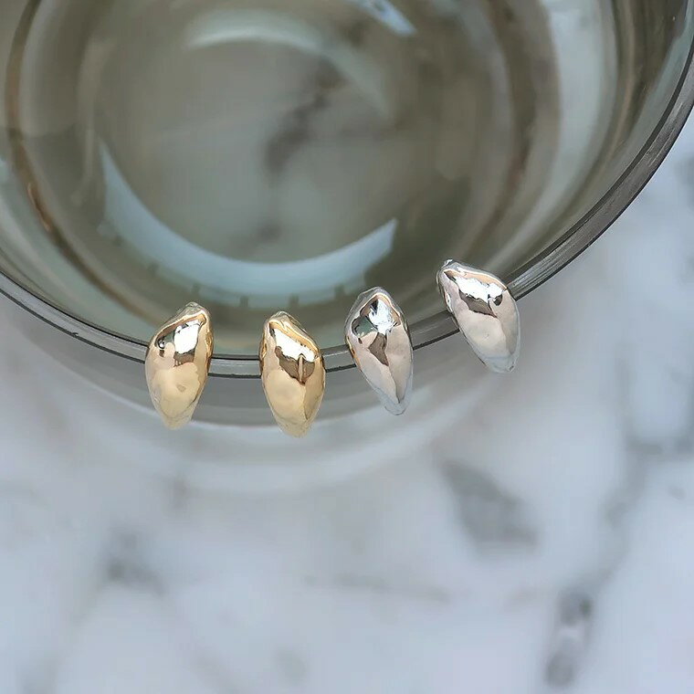 メタルロック ピアス：ISS（イズ）