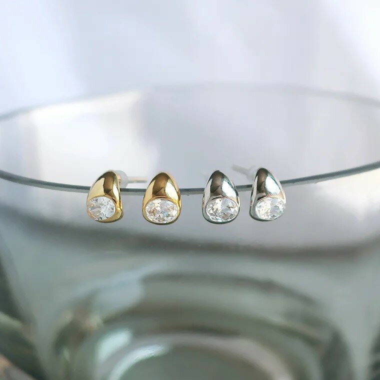 メタルストーン ピアス：ISS（イズ）