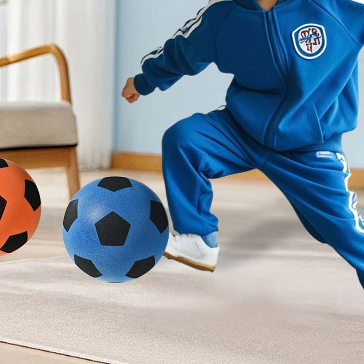 エルラガルデ楽天市場店のフットボール 室内遊び サッカーボール おもちゃ 静音 ストレス発散 衝撃吸収 騒音防止 子供用 スポーツ 室内 練習用 自宅 アウトドア 軽量 玩具 プレゼント 誕生日 フットボール 3号/5号/7号｜アングル3