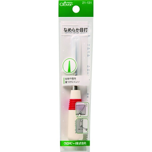 商品名なめらか目打 ソーイング 手芸 裁縫 クロバー説明細かい作業に便利です。カドを整える、ミシンがけの時に布を送る、糸をほどく、など細かい作業に使います。目打の使い心地はそのままに、生地や指を傷つけにくいなめらかな先端に仕上げました。先端がなめらかなので、ニット地やデリケートな生地のミシンの布送り、袋物・えり先などの角出しに適しています。品番21-131材質金属部/鋼(ニッケルメッキ)、ハンドル/ABS樹脂、すべり止/エラストマー、キャップ/オレフィン系樹脂製造国日本カテゴリー当店では かわいい おしゃれな 文房具を中心にセレクト☆彡 人気のキャラクターグッズも豊富! 文具・雑貨・おもちゃ・鞄・スポーツ用品の総合バラエティショップです。ポスト投函するメール便対応や送料無料の商品も多数!この商品の基準数は1個につき 16 です。※ご注文を確定される前にメール便で配送できる個数をご確認ください。基準数オーバーの場合には、配送形式の変更をお願いするメールをお送りしています。変更が完了してから改めて在庫確保しますので、欠品になったり、完売などの理由によりキャンセルさせていただく場合があります。※メール便は、配達の日時指定に対応しておりません。