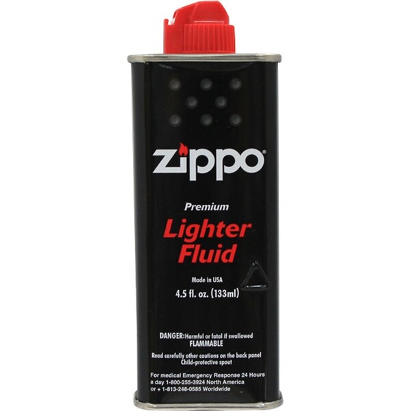 商品名ZIPPO ジッポー オイル 小缶説明ジッポー社製 純正オイル です。原産国: アメリカ本体サイズ: 高さ14.0cm×幅5.3cm×厚さ3.0cm本体重量: 130g内容量: 133ml※メーカーの製造の都合上、パッケージや仕様、製造国が変更される場合がございます。メーカー在庫によりますので、何卒ご了承くださいますようお願い申し上げます。品番3141Jカテゴリーその他＼その他 一覧はこちら／当店では かわいい おしゃれな 文房具を中心にセレクト☆彡 人気のキャラクターグッズも豊富! 文具・雑貨・おもちゃ・鞄・スポーツ用品の総合バラエティショップです。ポスト投函するメール便対応や送料無料の商品も多数!この商品の基準数は1個につき 50 です。※ご注文を確定される前にメール便で配送できる個数をご確認ください。基準数オーバーの場合には、配送形式の変更をお願いするメールをお送りしています。変更が完了してから改めて在庫確保しますので、欠品になったり、完売などの理由によりキャンセルさせていただく場合があります。※メール便は、配達の日時指定に対応しておりません。