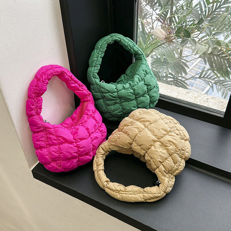 韓国 ファッション バブル格子 ハンドバッグ 個性 刺繍糸 ミニ 綿入れのバッグ しわ雲のバッグ バッグ レディース バッグ レディース トート 軽い おしゃれ 萌えっ子スタイル かわいい 秋と冬 バッグ ファッション 秋冬の新作