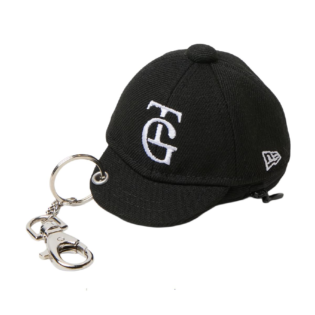 MN CAP YOMGIA TG イヤフォンケースニューエラ / NEW ERA商品の特徴イヤホンなどの小物を収納できる、キャップ型のミニキーホルダー。バッグやベルトループに取り付けられ、アクセサリー感覚で取り入れられるアイテム。素材本体：ポリエステルサイズバリエーション26cm製造国中国シーズン2026年モデル26fwacc