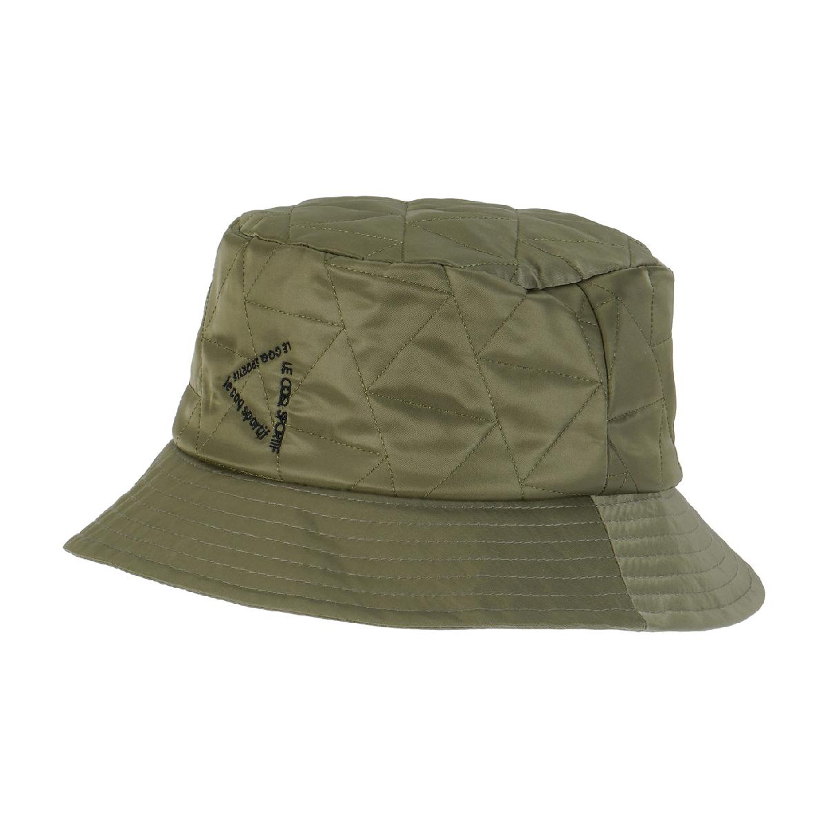 トライアングル柄 中綿ハットルコックスポルティフ ゴルフ / Le coq sportif GOLF商品の特徴キルト素材を使用し、暖かさと軽さを兼ね備えた一品。トライアングル柄がスタイリッシュで、シンプルながらも個性的なアクセントを加えます。中綿入りで保温性も高く、寒い日でも快適に過ごせます。ゴルフや、日常使いにも最適なデザインで、寒い季節にぴったりのアイテムです。素材本体：ナイロン／中綿：ポリエステルサイズバリエーションフリー(57-59cm)、サイズ調整可対象メンズ製造国ベトナムシーズン2025年モデル25fwcs