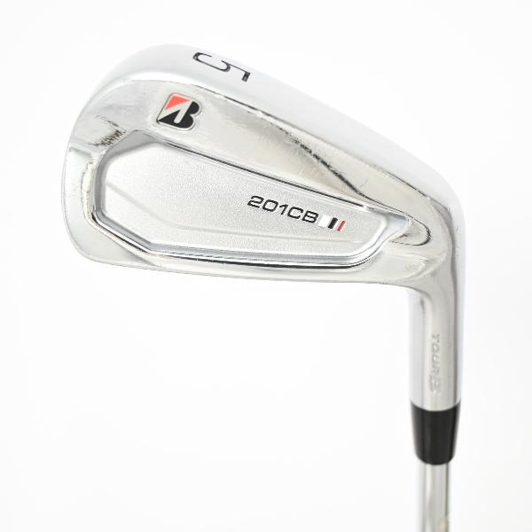 商品説明シャフトN.S.PRO MODUS3 TOUR 120ロフト24.5フレックスS左右右用長さ37.75重量(g)415±バランスD2.5±程度Cヘッドカバー無付属品無グリップ-グリップ程度汚れ・消耗在庫店舗ネット店セット内容6本:#5 #6 #7 #8 #9 PW備考#9:シャフト名、　表記印刷剥がれ。商品の程度についてAメーカーフィルムで保護されていて使用痕跡が全く見られない状態Bバックフェース・シャフト・ソール・フェースに目立たない傷はあるが、全体的にきれいな状態Cバックフェース・シャフトソール・フェースに擦り傷・当たり傷など使用感のある傷が見られる状態Dバックフェース・シャフト・ソール・フェースに大きな擦り傷・当たり傷が見られる状態E全体的に汚く見える状態(使用に問題はございません)注意事項・注文手続き完了後の内容変更・キャンセル・交換・返品はお受けできません。あらかじめご了承ください。・ゴルフガレージ店頭でも販売しておりますので、タイミングによっては店頭完売によりご用意できない場合もございます。・重量・バランスについては弊社実測値です。・長さは、メーカーによって測定方法が異なるため、シャフト改造の痕跡が認められない場合、実測値が近似値であればメーカー公表値を表示しています。※アイアンセットの場合は、主に5番アイアンの長さを表示しています。中古