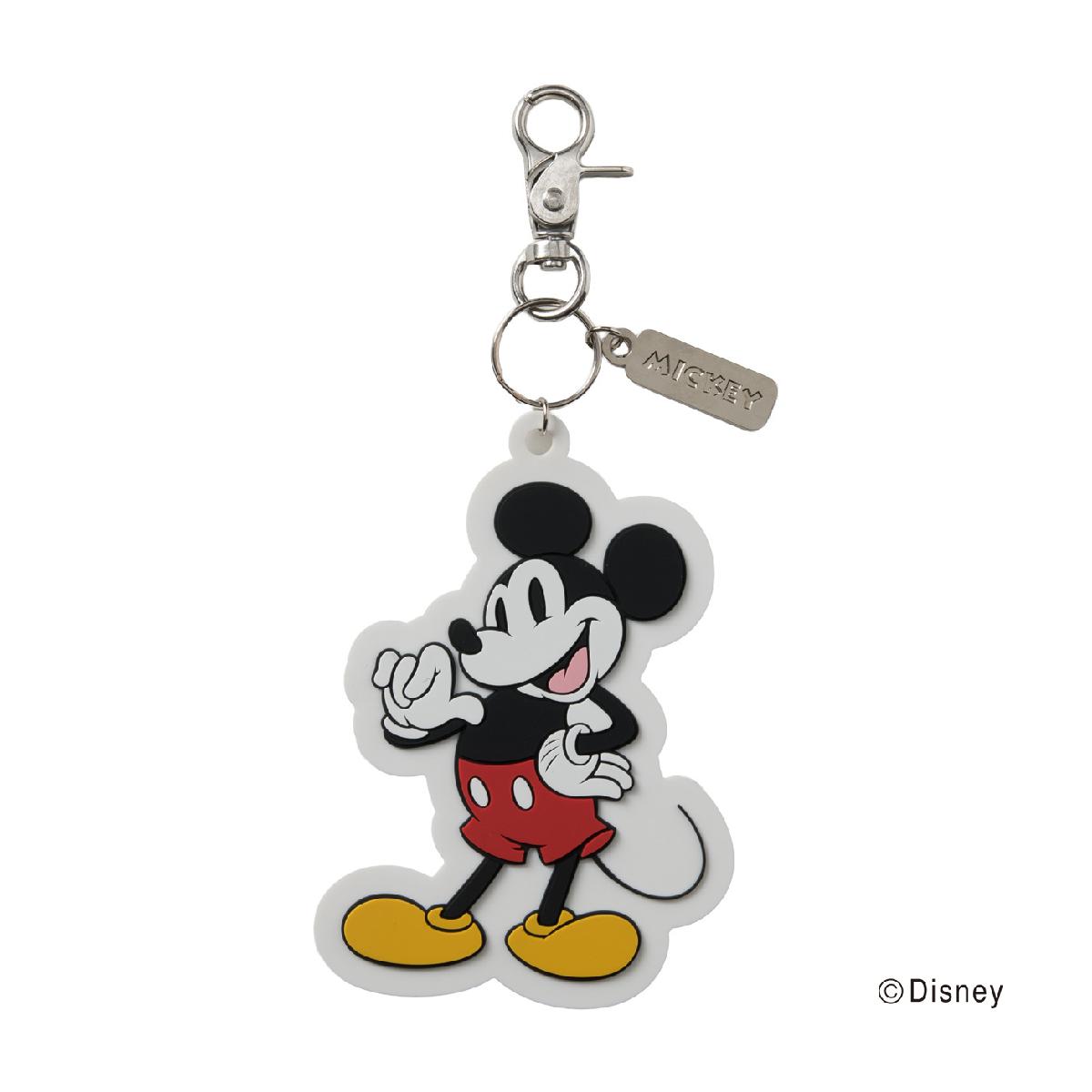 ディズニー ネームタグディズニー / Disney商品の特徴ミッキーモチーフをかたどったデザインで、ポリ塩化ビニル素材を使用したネームタグ。バッグに取り付けやすいレバー式金属ナスカン付き。背面にはネーム記入スペース。素材ポリ塩化ビニルサイズバリエーション横幅9.5×高さ(縦)13.5cm製造国中国シーズン2026年モデル26fwacc