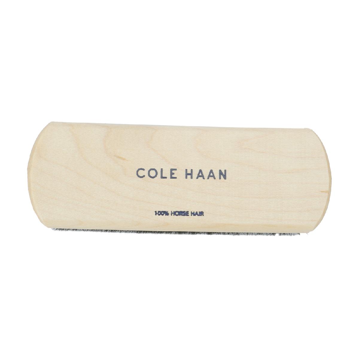 スモール シュー ブラシコール ハーン / COLE HAAN商品の特徴馬毛100％のブラシは埃を取り除き表面の輝きを取り戻すだけでなく、コンディショナー塗布後のバフ磨きにも最適です。素材馬毛製造国アメリカシーズン2026年モデル26fwacc