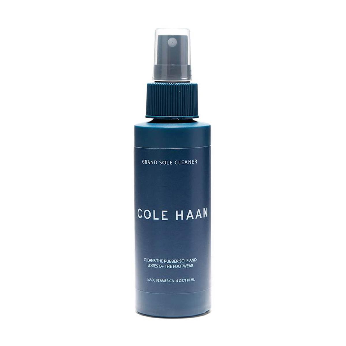 グランド ソール クリーナーコール ハーン / COLE HAAN商品の特徴靴のゴム製ソール及び縁をきれいに保ちます。靴底と周辺のゴム部分の汚れ取り用に設計された製品。手軽なポンプ式スプレーで油汚れと水汚れの両方に使用可能。【使用方法】・使用前に必ず、目立たない部分で試してからご使用ください。 ・靴のゴム製ソール及び縁部分に均一に塗布してください。・柔らかい布またはブラシで汚れやシミをこすり落とすか拭き取ってください。・靴のアッパー部分には使用しないでください。・革部分のお手入れについては、革の種類に応じてシューケアを行ってください。素材界面活性剤、安定化剤製造国アメリカシーズン2026年モデル内容量118ml26fwacc