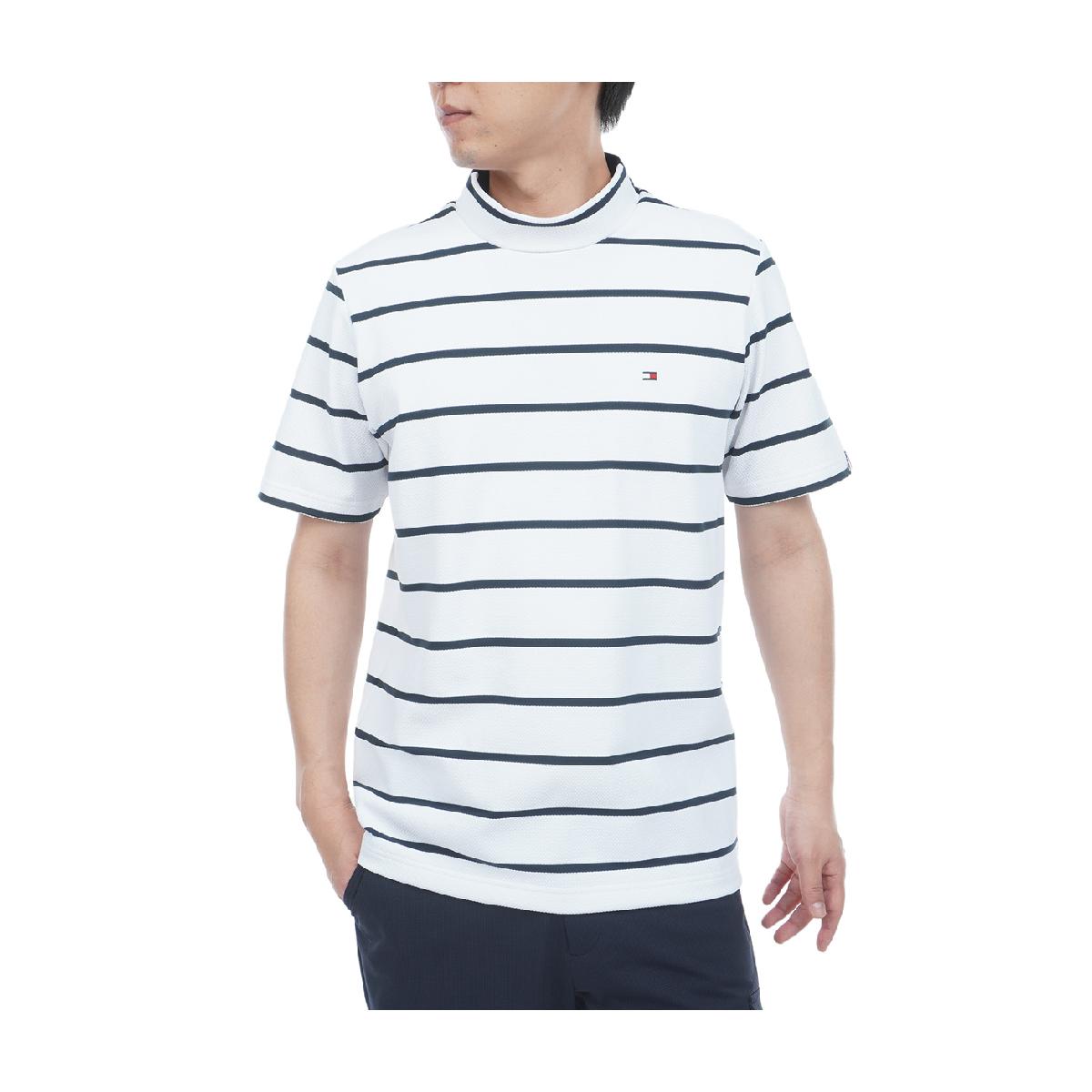 メッシュボーダー モックネック半袖シャツトミー ヒルフィガー ゴルフ / TOMMY HILFIGER GOLF商品の特徴凹凸感のあるメッシュ編みボーダーニットを使用したモックネック半袖シャツです。衿後ろ部分は伸びる素材を使用し、着脱をスムーズにしています。素材本体・背当て部分：ポリエステル100％／別布部分：ポリエステル82％、ポリウレタン18％機能UVサイズバリエーションM、L、LL、3L対象メンズ製造国日本シーズン2026年春夏モデル【メーカー公表推奨サイズ】(cm)M:身長167-173、チェスト89-95L:身長172-178、チェスト93-99LL:身長177-183、チェスト97-1033L:身長182-188、チェスト101-107【GDO計測実寸値】(cm)M:着丈68.5、ゆき丈43.5、身幅51L:着丈70.5、ゆき丈46、身幅53LL:着丈72、ゆき丈47、身幅55.53L:着丈74、ゆき丈50、身幅58.5※伸縮素材やデザインによってメーカー公表推奨サイズより実寸値が小さい場合がございます。※実際に採寸した数値を掲載しております。商品タグにはメーカー推奨サイズ（想定しているボディサイズ）が記載されており、実寸とは異なりますのでご注意ください。【実寸計測箇所】着丈 ：後ろ襟ぐり（襟の付け根）中央から後身頃裾口までの長さゆき丈：後ろ襟ぐり（襟の付け根）中央から肩先を通り袖口までの長さ身幅 ：脇部袖の付け根左右両端の長さウエスト(A)：履き口左右両端の長さを2倍ウエスト(B)：内股合わせ（※）から股上前面へ20cmの地点の左右両端の長さを2倍ヒップ ：内股合わせ（※）から股上前面へ15cmの地点の左右両端の長さを2倍股上 ：内股合わせ（※）から履き口上端までの長さ股下 ：内股合わせ（※）から内股の縫い目に沿った裾口までの長さわたり幅 ：内股合わせ（※）から水平方向に外側へ端まで結んだ長さ(※)パンツの股部分の左右の分かれ目の起点※GDO独自の採寸方法により計測を行っておりますため、多少の誤差が生じる場合がございます。ssnew bigsizewear 26sspolo kyosanya tommycoupon