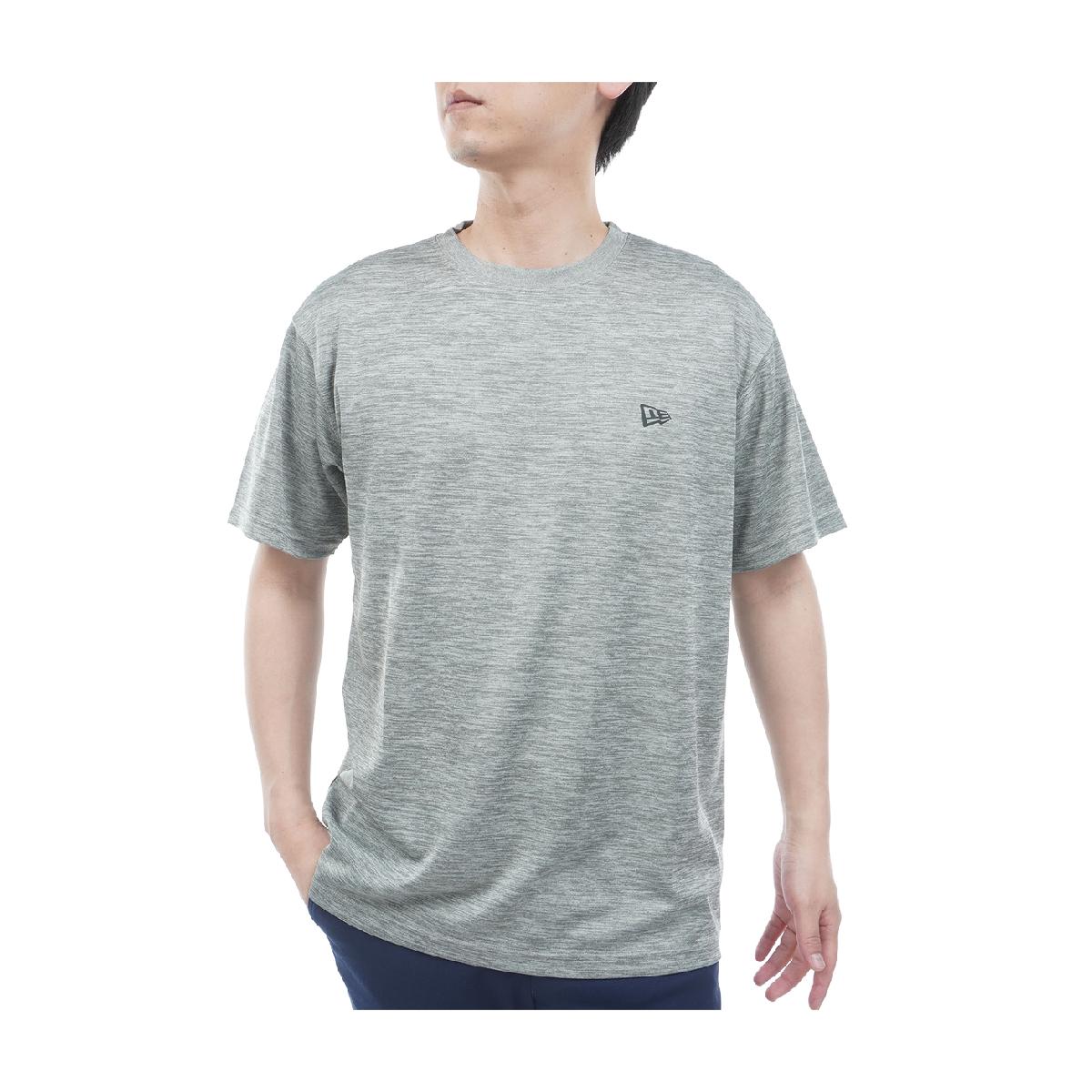 PA タイダイ FandW 半袖テックTシャツニューエラ / NEW ERA Performance Apparel商品の特徴高機能素材とグラフィカルなバックデザインが特徴のテックTシャツ。・ニューエラオリジナルのレギュラーフィットシルエットを採用・吸汗速乾性に優れた独自開発素材「COOLERATM(クールエラ)」を使用・UVカット機能の「SOLARERATM(ソーラーエラ)」、抗菌機能の「MICROERATM(マイクロエラ)」を搭載・左胸にフラッグロゴを配置・背面にオリジナルパターンを落とし込んだフラッグロゴとワードマークを大きくレイアウト素材ポリエステル100％サイズバリエーションM、L、XL対象メンズ製造国中国シーズン2026年春夏モデル【GDO計測実寸値】(cm)M:着丈67.5、ゆき丈45、身幅52L:着丈69.5、ゆき丈47、身幅55XL:着丈71.5、ゆき丈49、身幅58※伸縮素材やデザインによってメーカー公表推奨サイズより実寸値が小さい場合がございます。※実際に採寸した数値を掲載しております。商品タグにはメーカー推奨サイズ（想定しているボディサイズ）が記載されており、実寸とは異なりますのでご注意ください。【実寸計測箇所】着丈 ：後ろ襟ぐり（襟の付け根）中央から後身頃裾口までの長さゆき丈：後ろ襟ぐり（襟の付け根）中央から肩先を通り袖口までの長さ身幅 ：脇部袖の付け根左右両端の長さウエスト(A)：履き口左右両端の長さを2倍ウエスト(B)：内股合わせ（※）から股上前面へ20cmの地点の左右両端の長さを2倍ヒップ ：内股合わせ（※）から股上前面へ15cmの地点の左右両端の長さを2倍股上 ：内股合わせ（※）から履き口上端までの長さ股下 ：内股合わせ（※）から内股の縫い目に沿った裾口までの長さわたり幅 ：内股合わせ（※）から水平方向に外側へ端まで結んだ長さ(※)パンツの股部分の左右の分かれ目の起点※GDO独自の採寸方法により計測を行っておりますため、多少の誤差が生じる場合がございます。ssnew 26sspolo twobuythreebuy 26sscslogin