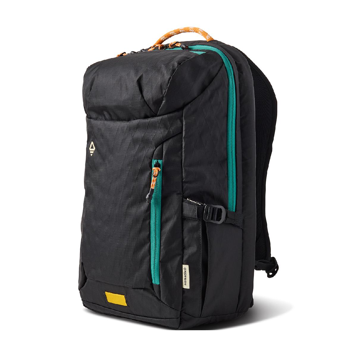 DAYTRIPPER バックパックノマディックス / NOMADIX商品の特徴耐久性・収納性・一日中続く快適さで旅行にも日常使いにも使えるバックパック素材リサイクルポリエステル、リサイクルナイロン重さ1021gサイズバリエーションW33×H51×D15cm、容量25L製造国中国シーズン2026年モデル26fwacc