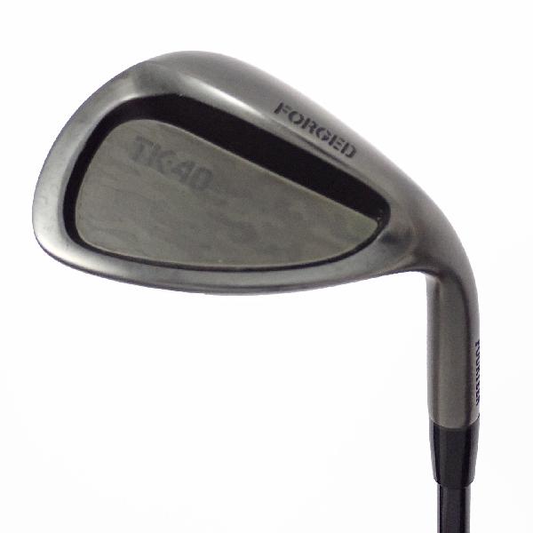 商品説明シャフトTS-07Cロフト57フレックスWEDGE左右右用長さ34.75重量(g)451±バランスC4.5±程度CDヘッドカバー無付属品無グリップ-グリップ程度良在庫店舗ネット店備考商品の程度についてAメーカーフィルムで保護されていて使用痕跡が全く見られない状態Bバックフェース・シャフト・ソール・フェースに目立たない傷はあるが、全体的にきれいな状態Cバックフェース・シャフトソール・フェースに擦り傷・当たり傷など使用感のある傷が見られる状態Dバックフェース・シャフト・ソール・フェースに大きな擦り傷・当たり傷が見られる状態E全体的に汚く見える状態(使用に問題はございません)注意事項・注文手続き完了後の内容変更・キャンセル・交換・返品はお受けできません。あらかじめご了承ください。・ゴルフガレージ店頭でも販売しておりますので、タイミングによっては店頭完売によりご用意できない場合もございます。・重量・バランスについては弊社実測値です。・長さは、メーカーによって測定方法が異なるため、シャフト改造の痕跡が認められない場合、実測値が近似値であればメーカー公表値を表示しています。※アイアンセットの場合は、主に5番アイアンの長さを表示しています。中古