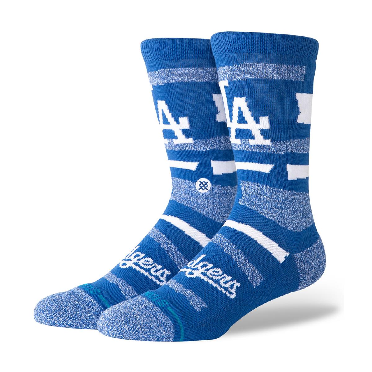 SQUEEZE LAD クルーソックススタンス / STANCE商品の特徴●MLBチームソックス●スタイル：クルー●素材：コームドコットンブレンドアメリカ合衆国カリフォルニア州ロサンゼルスにあるドジャー・スタジアムに本拠地を構える大リーグロサンゼルス・ドジャースのチームソックス。伸縮性のあるリブがふくらはぎを包み込み、きつ過ぎずゆるくない極上のフィット感を生み出します。トラブルの多いつま先やかかと部分はクッション性もあるパイル仕様で仕上げ、優れた吸湿性を実現。細部にまでこだわったスタンスらしい快適な履き心地に仕上げました。素材コットン、ポリエステル、ナイロン、ポリウレタンサイズバリエーションL(25.5-29cm)対象メンズ製造国中国シーズン2025年モデルbaseball