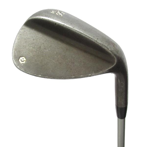 商品説明シャフトMCI MILD 105 SILVERロフト56-14フレックスMILD左右右用長さ35重量(g)453±バランスD3±程度CDヘッドカバー無付属品無グリップ-グリップ程度やや汚れ在庫店舗ネット店備考ヘッド刻印部色塗り有。ヘッド仕上げ加工有。商品の程度についてAメーカーフィルムで保護されていて使用痕跡が全く見られない状態Bバックフェース・シャフト・ソール・フェースに目立たない傷はあるが、全体的にきれいな状態Cバックフェース・シャフトソール・フェースに擦り傷・当たり傷など使用感のある傷が見られる状態Dバックフェース・シャフト・ソール・フェースに大きな擦り傷・当たり傷が見られる状態E全体的に汚く見える状態(使用に問題はございません)注意事項・注文手続き完了後の内容変更・キャンセル・交換・返品はお受けできません。あらかじめご了承ください。・ゴルフガレージ店頭でも販売しておりますので、タイミングによっては店頭完売によりご用意できない場合もございます。・重量・バランスについては弊社実測値です。・長さは、メーカーによって測定方法が異なるため、シャフト改造の痕跡が認められない場合、実測値が近似値であればメーカー公表値を表示しています。※アイアンセットの場合は、主に5番アイアンの長さを表示しています。中古