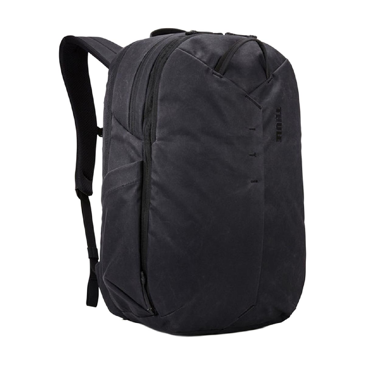 AION 28L バックパックスーリー / Thule商品の特徴28Lパックから32Lトラベルバックパックに拡張、収納容量が15％増加します。お手入れが簡単なTPUライニングのコンパートメントによってアイテムを整理し、におい、湿気、汚れが広がらないようにもでき、使わないときはしまっておくことができます。ジッパー付きの上部ポケットは小物アイテムを守り、整理し、手の届くところに収納します。サポート用ヒップベルト(別売り)としてThule Aion Sling Bagスリングバッグにも対応しています。外部スタッシュポケットから小物をすぐに取り出せます。パッド付き収納ポケットには15.6インチPC／16インチMacBook、および12.9インチタブレットを入れることができます。パススルーパネルでバックパックをスーツケースのハンドルにしっかり固定できます。専用のドリンクボトルポケットは手の届くところにボトルをしっかり保持します。内側のジッパー付きポケットには、電話、充電器、旅行中のその他の小物を収納できます。外付けデイジーチェーンでアイテムをバッグに取り付けることができます。外装シェルの生地、ライニング、メッシュはペットボトルを再利用したリサイクルポリエステル100％を使用しています。600D防水ワックスキャンバス素材のシェルの生地は耐久性が高く、有害なPFCを含有しない耐水コーティングによって、湿気、汚れ、シミを寄せ付けません。すべてのThule Aion製品はBluesignの認証を受けています。素材P600ポリエステル、ワックスキャンバス重さ1.23kgサイズバリエーション28×23×47cm、容量28Lシーズン2025年モデル