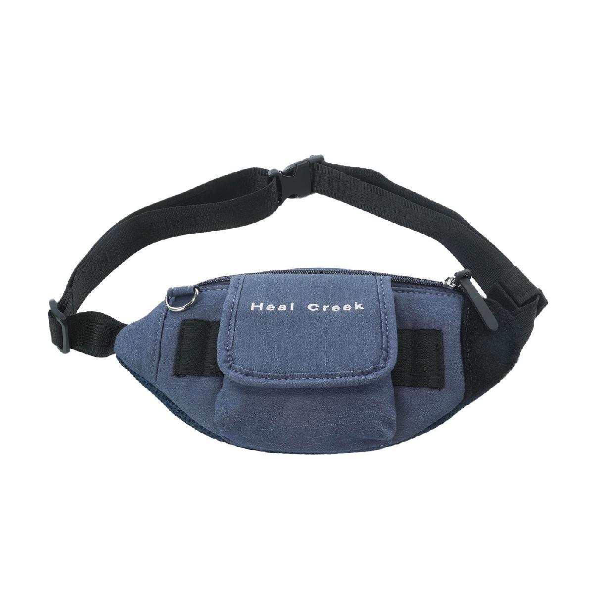 ゴルフウエストバッグヒールクリーク / Heal Creek商品の特徴ラウンド中の使いやすさを重視した「HEAL CREEK」のゴルフウエストバッグ。スタイリッシュなデザインと高い機能性を兼ね備え、ゴルフボール専用ポケットや鍵、小さな貴重品などをコンパクトに収納可能。小物の収納に便利な設計が魅力です。軽量で身体にフィットする作りと、ブランドロゴ入りのストラップがスタイルにアクセントを加えます。ゴルフ場でもスマートで快適なプレイをサポートします。シックなブラックとカジュアルなデニム調の素材がトレンド感あります。素材ポリエステルサイズバリエーションW27×H15×D5cm製造国中国シーズン2026年モデル26ssacc