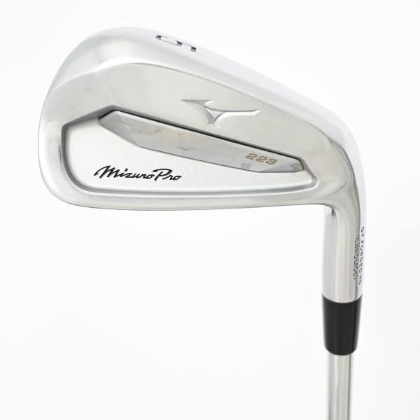商品説明シャフトDynamic Gold 95ロフト25フレックスR300左右右用長さ37.75重量(g)403±バランスD2±程度Dヘッドカバー無付属品無グリップ-グリップ程度汚れ・消耗在庫店舗ネット店セット内容6本:#5 #6 #7 #8 #9 PW備考商品の程度についてAメーカーフィルムで保護されていて使用痕跡が全く見られない状態Bバックフェース・シャフト・ソール・フェースに目立たない傷はあるが、全体的にきれいな状態Cバックフェース・シャフトソール・フェースに擦り傷・当たり傷など使用感のある傷が見られる状態Dバックフェース・シャフト・ソール・フェースに大きな擦り傷・当たり傷が見られる状態E全体的に汚く見える状態(使用に問題はございません)注意事項・注文手続き完了後の内容変更・キャンセル・交換・返品はお受けできません。あらかじめご了承ください。・ゴルフガレージ店頭でも販売しておりますので、タイミングによっては店頭完売によりご用意できない場合もございます。・重量・バランスについては弊社実測値です。・長さは、メーカーによって測定方法が異なるため、シャフト改造の痕跡が認められない場合、実測値が近似値であればメーカー公表値を表示しています。※アイアンセットの場合は、主に5番アイアンの長さを表示しています。中古