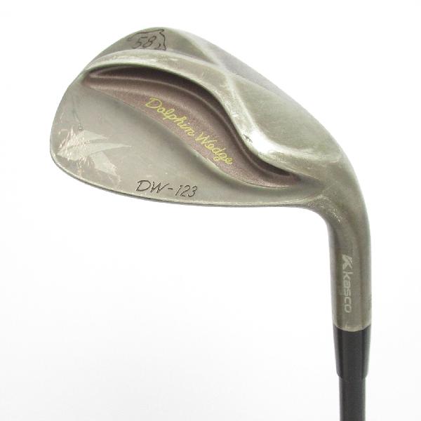商品説明シャフトDolphin DP-231ロフト58フレックスWEDGE左右右用長さ35重量(g)406±バランスD0±程度Dヘッドカバー無付属品無グリップ-グリップ程度良在庫店舗ネット店備考ヘッド錆浮き有。グリップにバックライン有。商品の程度についてAメーカーフィルムで保護されていて使用痕跡が全く見られない状態Bバックフェース・シャフト・ソール・フェースに目立たない傷はあるが、全体的にきれいな状態Cバックフェース・シャフトソール・フェースに擦り傷・当たり傷など使用感のある傷が見られる状態Dバックフェース・シャフト・ソール・フェースに大きな擦り傷・当たり傷が見られる状態E全体的に汚く見える状態(使用に問題はございません)注意事項・注文手続き完了後の内容変更・キャンセル・交換・返品はお受けできません。あらかじめご了承ください。・ゴルフガレージ店頭でも販売しておりますので、タイミングによっては店頭完売によりご用意できない場合もございます。・重量・バランスについては弊社実測値です。・長さは、メーカーによって測定方法が異なるため、シャフト改造の痕跡が認められない場合、実測値が近似値であればメーカー公表値を表示しています。※アイアンセットの場合は、主に5番アイアンの長さを表示しています。中古