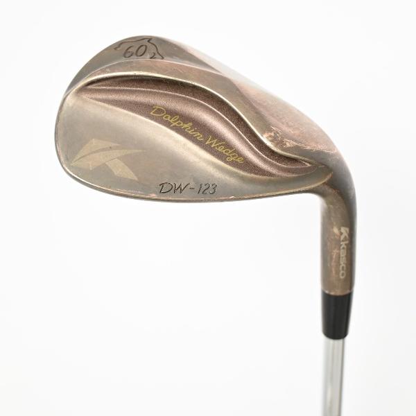 商品説明シャフトN.S.PRO 950GH neoロフト60フレックスWEDGE左右右用長さ35重量(g)451±バランスD3±程度CDヘッドカバー無付属品無グリップ-グリップ程度良在庫店舗横浜上永谷店備考出荷予定時期通常2日後に出荷商品の程度についてAメーカーフィルムで保護されていて使用痕跡が全く見られない状態Bバックフェース・シャフト・ソール・フェースに目立たない傷はあるが、全体的にきれいな状態Cバックフェース・シャフトソール・フェースに擦り傷・当たり傷など使用感のある傷が見られる状態Dバックフェース・シャフト・ソール・フェースに大きな擦り傷・当たり傷が見られる状態E全体的に汚く見える状態(使用に問題はございません)注意事項・注文手続き完了後の内容変更・キャンセル・交換・返品はお受けできません。あらかじめご了承ください。・ゴルフガレージ店頭でも販売しておりますので、タイミングによっては店頭完売によりご用意できない場合もございます。・重量・バランスについては弊社実測値です。・長さは、メーカーによって測定方法が異なるため、シャフト改造の痕跡が認められない場合、実測値が近似値であればメーカー公表値を表示しています。※アイアンセットの場合は、主に5番アイアンの長さを表示しています。中古