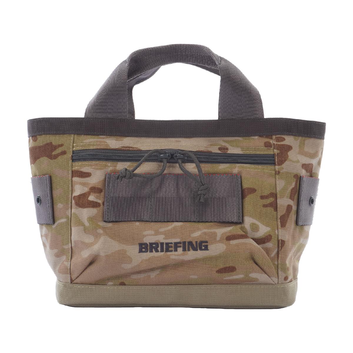 CAMO COMBI カートトートバッグブリーフィング / BRIEFING商品の特徴「マルチカムブラック／ライトグリーン」はミリタリー色が強くダークトーンがシックな雰囲気の「MALTICUM BLACK」「アリッド／タン」は砂漠仕様の淡いグラデーションが特徴的な「ARID CAMOUFLAGE」と相性の良い定番のソリッドカラーを掛け合わせ、より無骨な印象に仕上げた限定コレクション。ハトメをあしらったウェビングテープが特徴的です。【おすすめポイント】-耐久性に優れたサスティナブル素材-・メインファブリックには、耐久性に優れ、撥水加工も施された、500デニールの｢CORDURA&reg; TRUELOCK｣を使用。耐摩耗性、引き裂きや引っ張りの強度はもちろん、時間の経過での退色がしづらく、野外でのタフな使用に最適。繊維が作られる前に原料をブレンドし、水、エネルギー、化学薬品の使用量を減らすことで二酸化炭素排出量を減少させた、 地球にやさしい持続可能な方法で作られています。-優れた収納性能-・本体内側と外側にそれぞれ配置されたポケットは、スマホや財布スコアカードなど使用頻度の高い小物類の収納に便利。・マチ幅をとったメイン収納部は見た目以上の収納力。内装にも仕分け用のポケットを配置し、ばらばらになりがちなアイテムを仕分け収納することが可能。素材ナイロンサイズバリエーション27×24×14cm製造国中国シーズン2026年モデル26ssacc