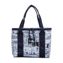 PEANUTSコラボ トートバッグニューエラ / NEW ERA商品の特徴GF TOTE BAG M INSULATED PEANUTS MLT トートバッグアメリカの漫画家チャールズ・M・シュルツによる、スヌーピーが活躍することで知られる漫画作品PEANUTSとのコラボコレクション。PEANUTSを代表するキャラクターであるスヌーピーをメインモチーフに採用。スヌーピーをはじめ、ウッドストックやチャーリー・ブラウンといった馴染みのキャラクターたちが様々なスポーツを楽しむアートワークを採用。素材ポリエステルサイズバリエーションW24×H20×D13cm製造国ベトナムシーズン2024年モデル24ssacc