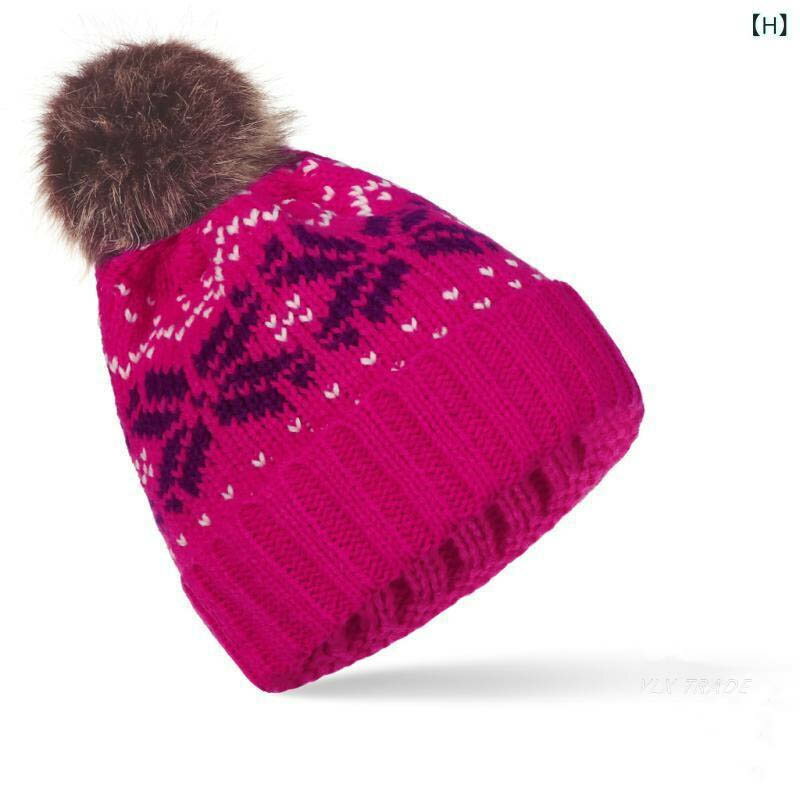 Knit Hat - 冬の小顔効果でファッションアップ 雪柄が映えるピンク系ニット帽 寒さ知らずの厚手ケーブル編み 温かさとスタイルを両立 レディース向けおしゃれ防寒アイテム 寒さ知らずの厚手ケーブル編み 雪柄が映えるピンク系ニット帽