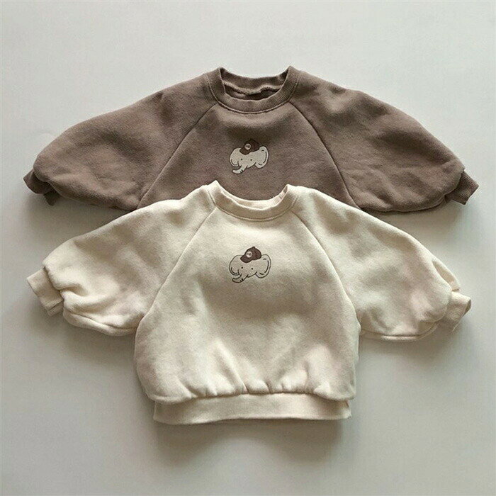 商品説明商品名素材コットン、ポリエステル生産国中国サイズサイズ(cm) 身丈(cm) 身幅(cm)65cm 29 3273cm 31 3480cm 34 3690cm 37 38100cm 40 40セット内容トップス注意PC環境・光の具合により、色や素材のイメージが写真と若干異なる場合がございます。モデル・写真に使用されているアクセサリー・小物は別途記載が無い限り付属いたしません。商品に不良があった場合は、商品到着から5日以内にご連絡いただければご返金・交換対応させて頂きます。商品のサイズは、全て平置きにて外寸を測定しております。商品によっては+-0.5cm〜1cmの誤差が発生してしまう場合がございます。該当商品は他店と在庫共有です。タイミングにより、在庫ズレが生じる場合がございます。予めご了承ください。ゾウ柄裏毛トレーナー どうぶつ トレー ベビー ベビー服 ファッション トップス スウェット トレーナー 特集 ベージュ コーヒー 65cm 70cm 80cm 90cm 100cm