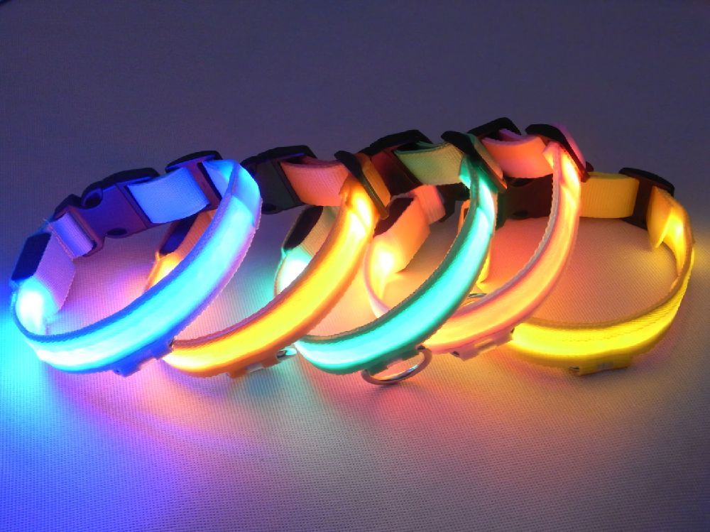 送料無料 首輪 ペット 犬 わんこ ペット用品 LEDライト 光る 調整可能 電池式 点滅...