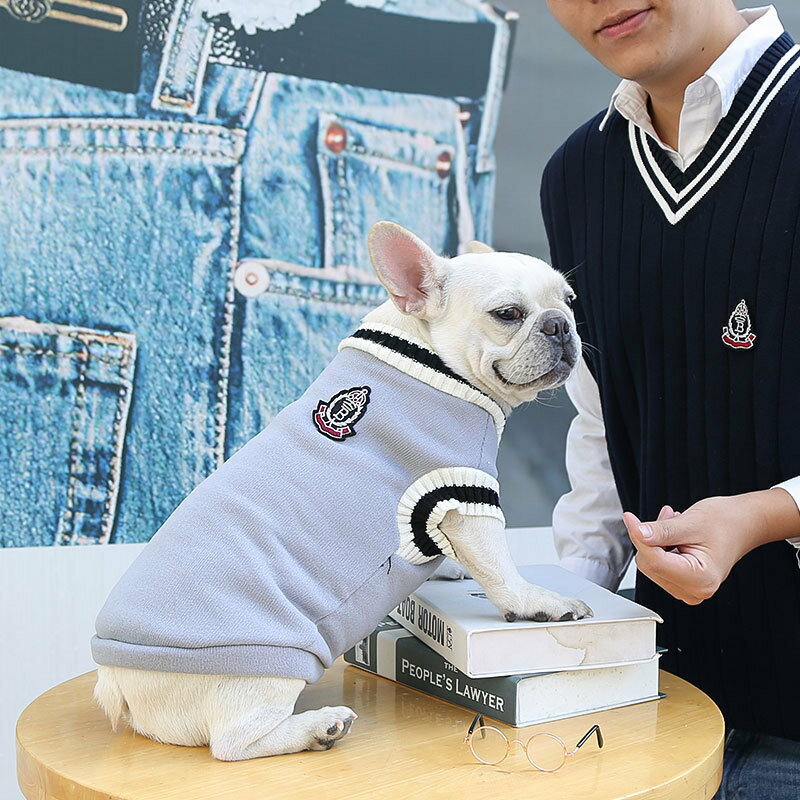 送料無料 ペット用セーター 犬用セーター ペットウェア ドッグウェア 犬服 ペット服 小型犬 中型犬 猫 ネコ ペットグッズ ノースリーブ 袖なし 裾リブ 裏起毛 ハイネック ワッペン ブレザー風 制服風 グレー ワインレッド ダークグリーン かわいい キュート カジュアル 防寒 geki-pla-10009014 激安プラネット サンプル画像2