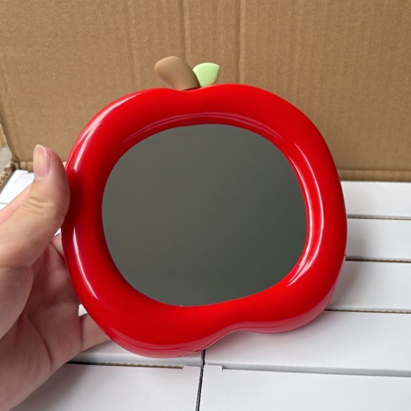 激安プラネットの送料無料 卓上ミラー 卓上鏡 テーブルミラー デスクミラー インテリア小物 メイク関連雑貨 生活雑貨 日用雑貨 折り畳み式 リンゴ フルーツモチーフ 果物モチーフ カジュアル ポップ ガーリー フェミニン 可愛い かわいい キュート おしゃれ｜アングル3