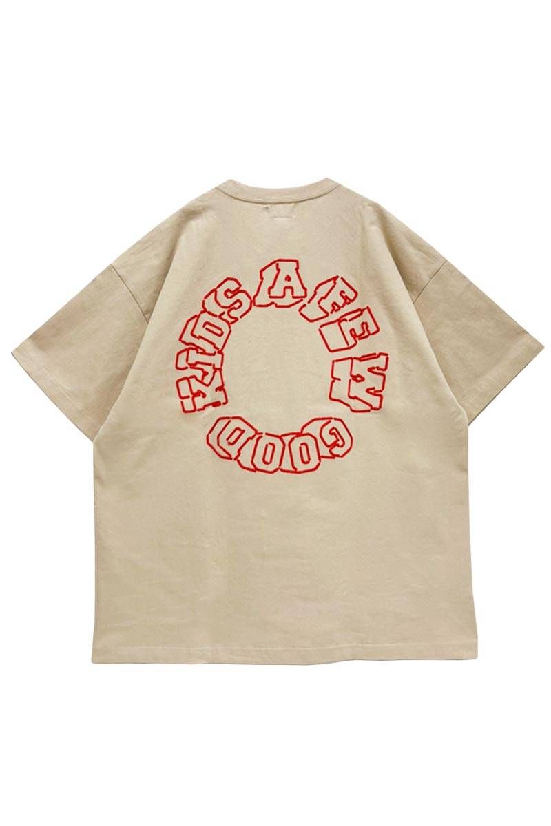 A FEW GOOD KIDS (At[ObhLbY) EMBROIDERY THREE-DIMENSIONAL LOGO TEE BEIGE