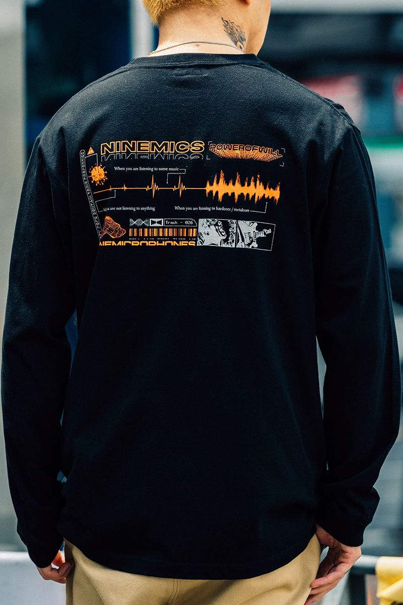 NineMicrophones(iC}CNtHY) INSTINCT L/S TEE BLACK/ORANGE