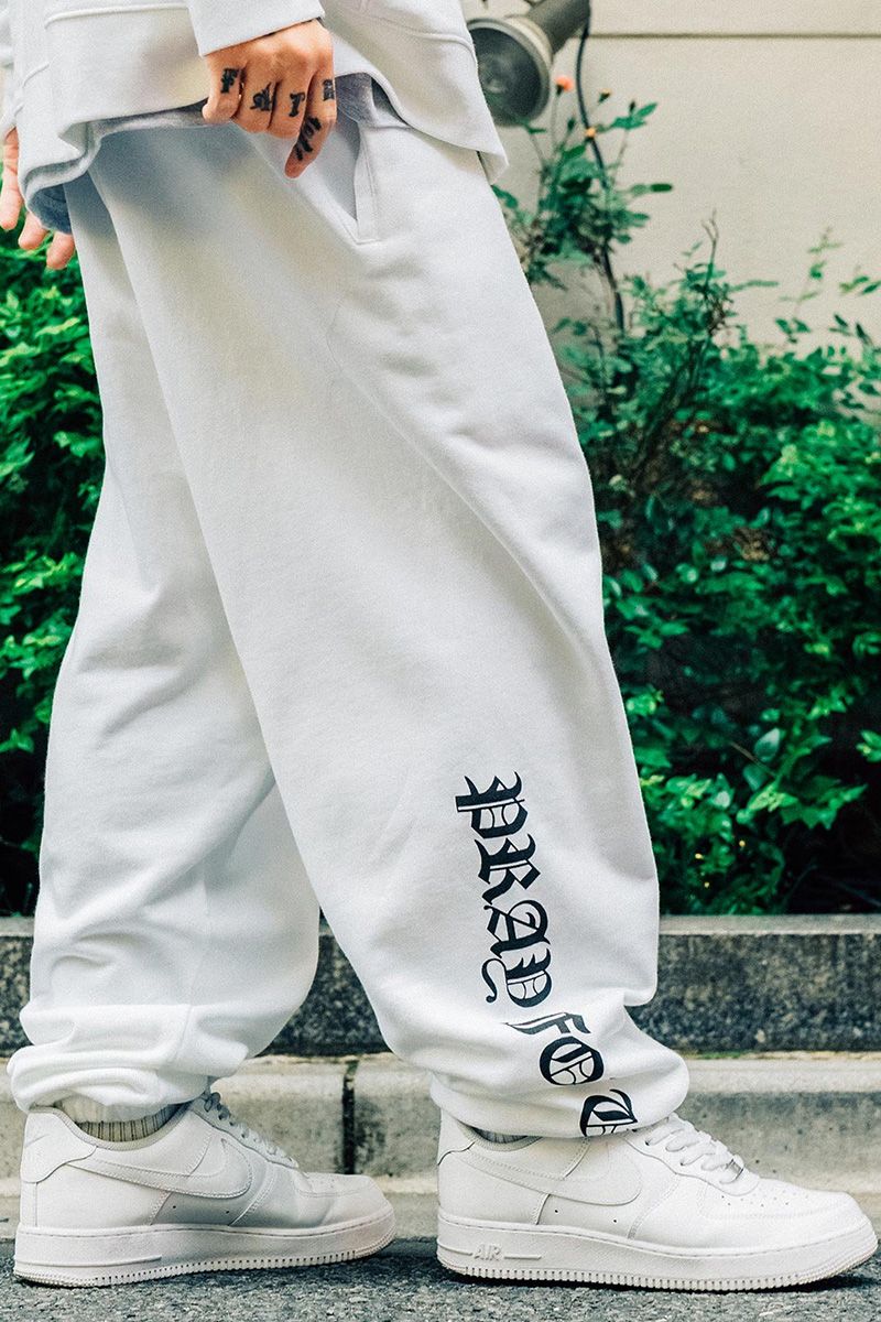 Subciety (TuTGeB) CREST SWEAT PANTS WHITE