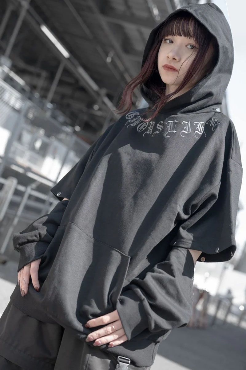 gibous(M{X) button gothic logo hoodie BLACK