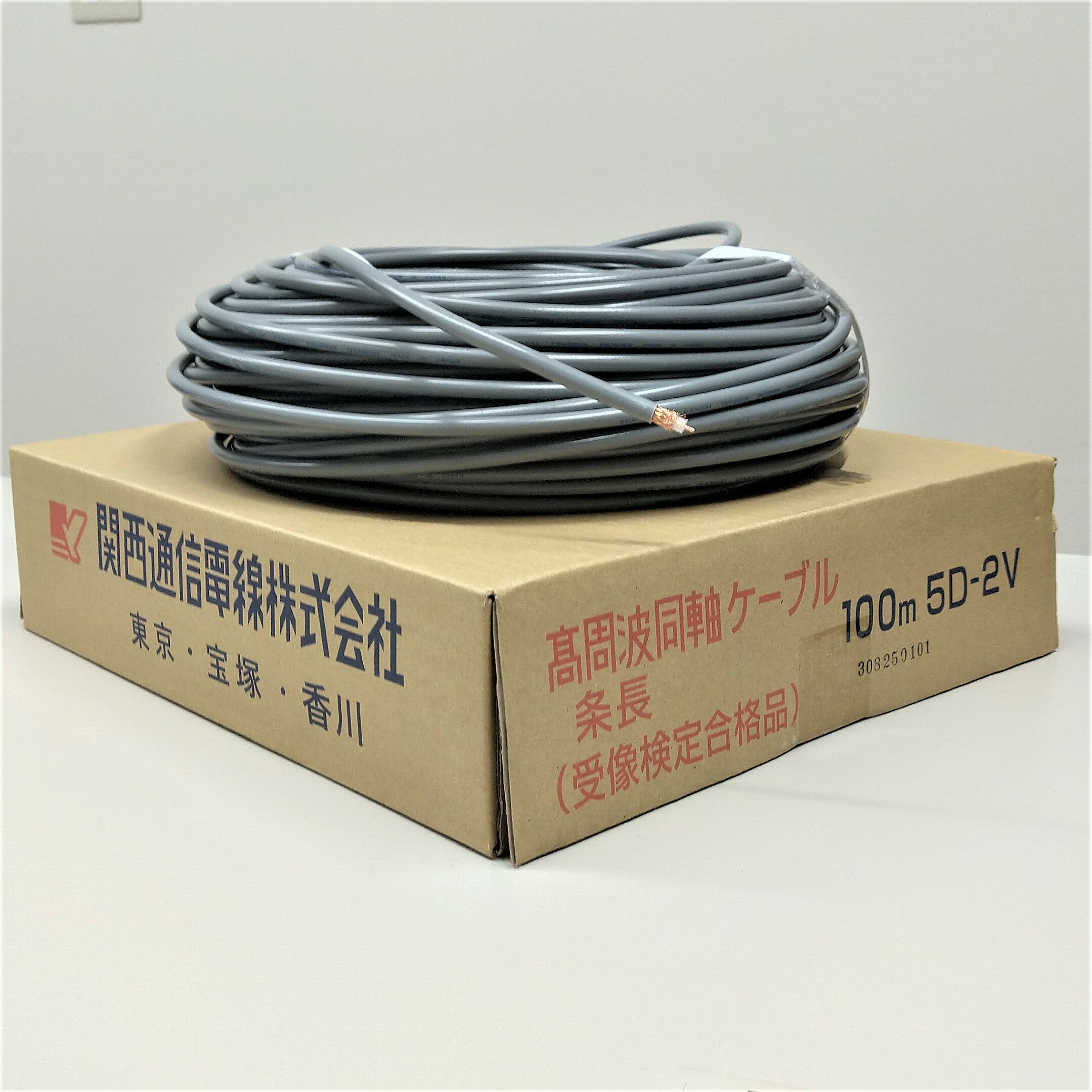 【中古】【輸入品・未使用】100フィート AV-Cables 3G/6G HD SDI BNCケーブル Belden 1505A RG59 - レッド