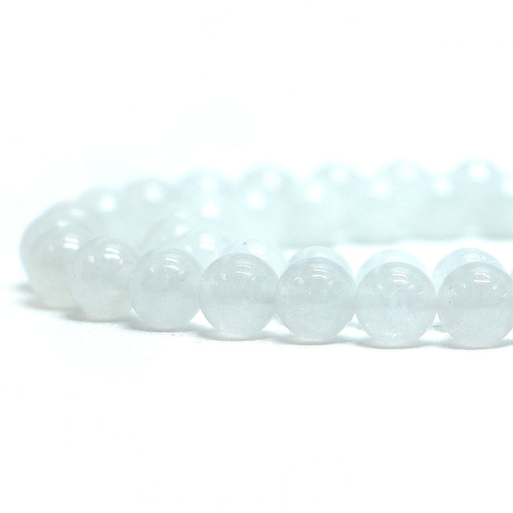 【ビーズサイズ】8mm 【形】丸玉 【連の長さ】約38〜40cm ※ビーズサイズは0.5mm前後の誤差がある場合がございます 【商品説明】 こちらの商品ではニュージェード、軟玉（なんぎょく）を紹介させていただきます 中国では翡翠の腕輪などは先祖から受け継がれるほど高価で神聖に扱われる品であります その天然石の材質は本翡翠でジェダイトジェードといい硬玉（こうぎょく）ともいわれます 発見当時はビルマ（現在のミャンマー）で鮮やかなグリーン調の透明度の高いものは大変希少価値も高く一粒でも高額なものとなります 本商品のニュージェードは中国では通称、玉（ぎょく）といわれ、サーペンティンの一種となります ジェードという同じようなネーミングで真逆の価値観の天然石ですが加工も容易でカラーバリエーションも大変豊富にそろうことから カジュアルなアクセサリービーズとして幅広く利用されております お好みの天然石を使ってあなただけのオリジナルアクセサリーを作ってみませんか？ ＊こちらの商品はビーズが連なった1連（1本）の商品となります 【パワーストーン】 機転が働き、多くの知恵を授け、学業成就・商売繁盛のお守りに良いといわれます 【配送につきまして】 ●メール便：送料250円（お買い物合計金額3,000円以上で1通分送料無料） ・ヤマト運輸ネコポスでのお届けとなります ・宅配便同様のお届け日数（翌日〜3日程度での配達）＊一部地域を除く ・ご自宅のポストへのお届けとなります（ご登録のお名前がポストへ記載があることをご確認お願い致します） ・大きさ（上限A4サイズ）：縦31.2cm、横22.8cm、厚さ2.5cm、重さ1kg以内 ※後払い（商品到着後コンビニなどでのお支払い）はご利用頂けます ※代引き決済はできません ※配送日時指定不可 ※発送後の住所変更はできませんので予めご注意ください ※商品紛失などの補償は基本的にございません ●宅配便：送料は配達地域によって異なります（お買い物合計金額3,980円以上で送料無料） ・佐川急便でのお届けとなります ・ドライバーによる手渡しでのお届け ・代引き決済はドライバーへ代金のお支払が可能となります （代引き手数料330円） ・配送日時指定可能 ※初回お届けより1週間以上お受け取りになられない場合は持ち戻りとなり返送となります 返送による送料は運送会社の定価送料を実費ご負担いただくことになりますので 予めご注意くださいますようお願い申し上げます ※当店の判断で日本郵便（レターパック）で発送させていただく場合もございます 予めご了承のほどお願い申し上げます