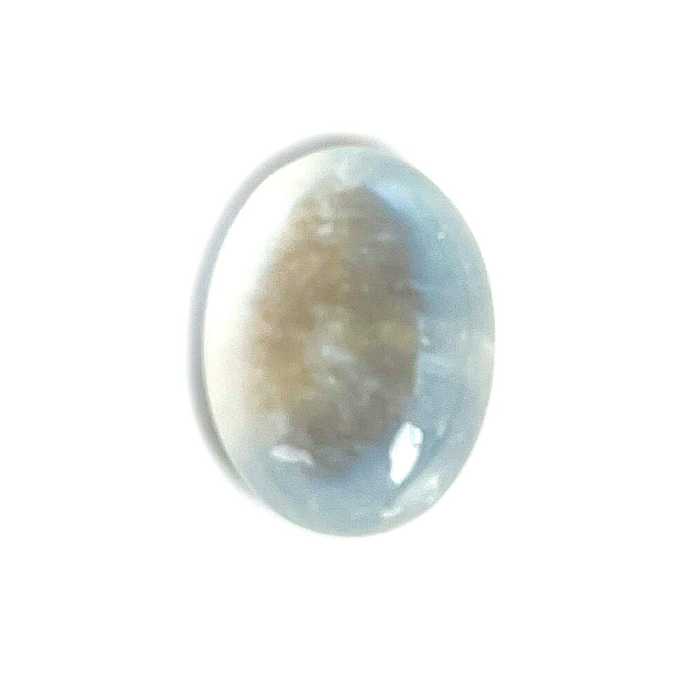 【サイズ】 ・横幅 14.5mm ・縦19.5mm ・厚み8mm ・重さ3.5g 【商品説明】 こちらの商品は1点ものルースストーン(裸石)となります ムーンストーンは長石（ちょうせき）ヘルドスパーという鉱物のグループになります 長石は長い形の結晶からつけられた和名となります ちなみに英名のヘルドスパーの由来はドイツ語の「フェルトシュパート（畑の石）」から来ているといわれております 長石は含有する成分によっても多く分類され、カリウムを含む「カリ長石」、ナトリウムを含む「曹長石」、カルシウムを含む「灰長石」などがあります 長石の同じグループの天然石にはラブラドライト、サンストーン、アマゾナイトなどがあります ムーンストーンは和名では月長石（げっちょうせき）といいます 主な産出国はブラジル、インド、マダガスカル、スリランカ、タンザニアなどとなります ムーンストーンの特徴の一つで「シラー効果」といい見る角度によってギラリと光り輝く現象があります またカラーバリエーションも多くホワイト、オレンジ、グレーなどがあります 品質の高いものは澄んだ透明感があり青く輝きを放つ「ロイヤルブルームーンストーン」などもあります ムーンストーンは常にストーンアクセサリーの中ではセンターポジションをキープしている天然石といえるでしょう 【パワーストーンとして】 6月の誕生石ムーンストーン 月の光が閉じ込められた石といわれ、古代インドでは「聖なる石」として身に着けていたといわれます 自身の潜在能力を引き出し予知能力を鋭くし危険から身を守る護符としても良いといわれています また中世ヨーロッパでは恋人達が互いにムーンストーンを贈り、愛を深める風習があったともいわれます 「恋愛成就」のお守り石としてもよいでしょう 【配送につきまして】 ●メール便：送料250円（お買い物合計金額3,000円以上で1通分送料無料） ・ヤマト運輸ネコポスでのお届けとなります ・宅配便同様のお届け日数（翌日〜3日程度での配達）＊一部地域を除く ・ご自宅のポストへのお届けとなります（ご登録のお名前がポストへ記載があることをご確認お願い致します） ・大きさ（上限A4サイズ）：縦31.2cm、横22.8cm、厚さ2.5cm、重さ1kg以内 ※後払い（商品到着後コンビニなどでのお支払い）はご利用頂けます ※代引き決済はできません ※配送日時指定不可 ※発送後の住所変更はできませんので予めご注意ください ※商品紛失などの補償は基本的にございません ●宅配便：送料は配達地域によって異なります（お買い物合計金額3,980円以上で送料無料） ・佐川急便でのお届けとなります ・ドライバーによる手渡しでのお届け ・代引き決済はドライバーへ代金のお支払が可能となります （代引き手数料330円） ・配送日時指定可能 ※初回お届けより1週間以上お受け取りになられない場合は持ち戻りとなり返送となります 返送による送料は運送会社の定価送料を実費ご負担いただくことになりますので 予めご注意くださいますようお願い申し上げます ※当店の判断で日本郵便（レターパック）で発送させていただく場合もございます 予めご了承のほどお願い申し上げます　