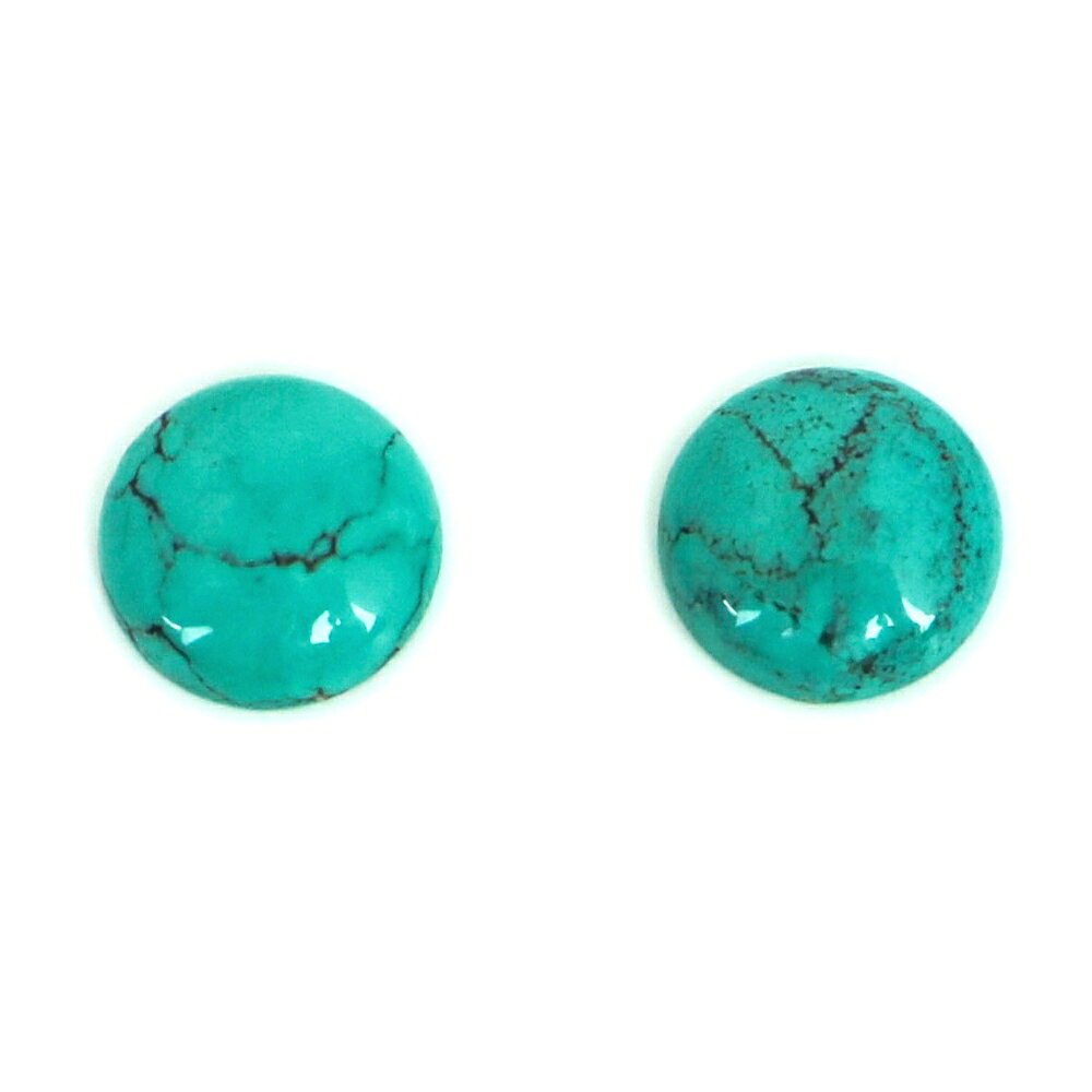 【サイズ】 ・横幅 18mm ・縦18mm ・厚み6mm ・重さ2.6g 【商品説明】 こちらの商品は1点ものルースストーン(裸石)となります ターコイズ、トルコ石は常にトレンド上位の大変人気のある天然石となります 特にシルバーアクセサリーとの相性も良くファッション界では欠かせないアイテムとなっております 色合いはターコイズブルーというくらい爽やかな空のようなブルーからアンティーク調のグリーン系の色合いまであり これは銅の成分が多い場合はブルー、鉄の成分が多い場合はグリーンになるということです 黒い蜘蛛の巣ような線「スパイダーライン」があるのも特徴的です アクセサリー用の流通しているターコイズは樹脂浸透（スタビライズド）されることが通常となります 本当のカラー処理されていないターコイズは薄い水色の色合いで大変高価に取引されております またハウライト、マグネサイトなどをカラー処理して、いわゆる「そっくりさん」としても多く流通されております 主な産地はアメリカ、中国、メキシコ、イランなどとなります 和名ではトルコ石と呼ばれますがトルコの国で産出されているわけでありません その昔、トルコ商人が貿易品としてヨーロッパに持ち込んだことから、「トルコ人の石」という意味で呼ばれているということです ヤングからシニア層までファン層の厚いターコイズは天然石アクセサリー部門では不動のセンターポジションの天然石といってもいいでしょう 【パワーストーン】 12月の誕生石・ターコイズ（トルコ石）旅先でのトラブルを回避してくれる旅のお守りに・仕事においては多大な成果をもたらすといわれます ネイティブアメリカンたちはこのターコイズを「美しい青い空」に見立て 天や神の力が宿った聖なる石として崇め、身に着けていました 【配送につきまして】 ●メール便：送料250円（お買い物合計金額3,000円以上で1通分送料無料） ・ヤマト運輸ネコポスでのお届けとなります ・宅配便同様のお届け日数（翌日〜3日程度での配達）＊一部地域を除く ・ご自宅のポストへのお届けとなります（ご登録のお名前がポストへ記載があることをご確認お願い致します） ・大きさ（上限A4サイズ）：縦31.2cm、横22.8cm、厚さ2.5cm、重さ1kg以内 ※後払い（商品到着後コンビニなどでのお支払い）はご利用頂けます ※代引き決済はできません ※配送日時指定不可 ※発送後の住所変更はできませんので予めご注意ください ※商品紛失などの補償は基本的にございません ●宅配便：送料は配達地域によって異なります（お買い物合計金額3,980円以上で送料無料） ・佐川急便でのお届けとなります ・ドライバーによる手渡しでのお届け ・代引き決済はドライバーへ代金のお支払が可能となります （代引き手数料330円） ・配送日時指定可能 ※初回お届けより1週間以上お受け取りになられない場合は持ち戻りとなり返送となります 返送による送料は運送会社の定価送料を実費ご負担いただくことになりますので 予めご注意くださいますようお願い申し上げます ※当店の判断で日本郵便（レターパック）で発送させていただく場合もございます 予めご了承のほどお願い申し上げます　