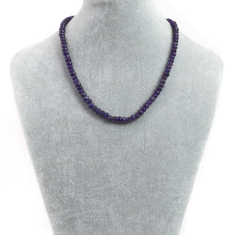 【ビーズサイズ】4×6mm 【形】ボタンカット 【全長】約45・50・55cm（ビーズ部分の長さ） ※ビーズサイズは0.5mm前後の誤差がある場合がございます 【マグネットサイズ】6mm ※ネックレスのサイズや磁気の強度のバランス、または在庫の都合などにより8mmに変更させていただく場合がございます ※カニカンへ変更ご希望の場合はセレクトボックスより「カニカンに変更する」をお選びください カニカンの色はマグネットカラーで選択されたものでご指定いただけます カニカンのサイズは約12mmのものとなります 【商品説明】 シンプルな天然石ビーズネックレスになります 長さは（約）45、50、55cmの3サイズよりお選びいただけます 留め具はステンレス製のマグネットタイプを使用しておりますので脱着がとても簡単です シルバーとゴールドの2色からお選びいただけます アメジストは天然石の中でも人気も高く、日本でもなじみの深い位置づけにあるものとなります 和名で「紫水晶」の通り、紫色の水晶となります 主な産地はブラジル、スリランカ、マダガスカル産などとなりますが 日本の宮城、鳥取でも産出されるということです 色合い、透明度などは品質や産地などで様々ですが スッキリとした透明度の高いアメジストは宝飾品としても大変高価に取引されております ※商品ページ画像最後の2枚は当店取り扱いのビーズとなります ご注文後当店作成担当スタッフがビーズよりネックレス加工させていただきます （不良品以外の返品交換はお受けできませんので予めご了承の程お願いいたします） 【パワーストーン】 アメジストは「2月の誕生石」「愛の守護石」としても有名な天然石となります 恋愛成就のお守りとしてもオススメです 【配送につきまして】 ●メール便：送料250円（お買い物合計金額3,000円以上で1通分送料無料） ・ヤマト運輸ネコポスでのお届けとなります ・宅配便同様のお届け日数（翌日〜3日程度での配達）＊一部地域を除く ・ご自宅のポストへのお届けとなります（ご登録のお名前がポストへ記載があることをご確認お願い致します） ・大きさ（上限A4サイズ）：縦31.2cm、横22.8cm、厚さ2.5cm、重さ1kg以内 ※後払い（商品到着後コンビニなどでのお支払い）はご利用頂けます ※代引き決済はできません ※配送日時指定不可 ※発送後の住所変更はできませんので予めご注意ください ※商品紛失などの補償は基本的にございません ●宅配便：送料は配達地域によって異なります（お買い物合計金額3,980円以上で送料無料） ・佐川急便でのお届けとなります ・ドライバーによる手渡しでのお届け ・代引き決済はドライバーへ代金のお支払が可能となります （代引き手数料330円） ・配送日時指定可能 ※初回お届けより1週間以上お受け取りになられない場合は持ち戻りとなり返送となります 返送による送料は運送会社の定価送料を実費ご負担いただくことになりますので 予めご注意くださいますようお願い申し上げます ※当店の判断で日本郵便（レターパック）で発送させていただく場合もございます 予めご了承のほどお願い申し上げます　